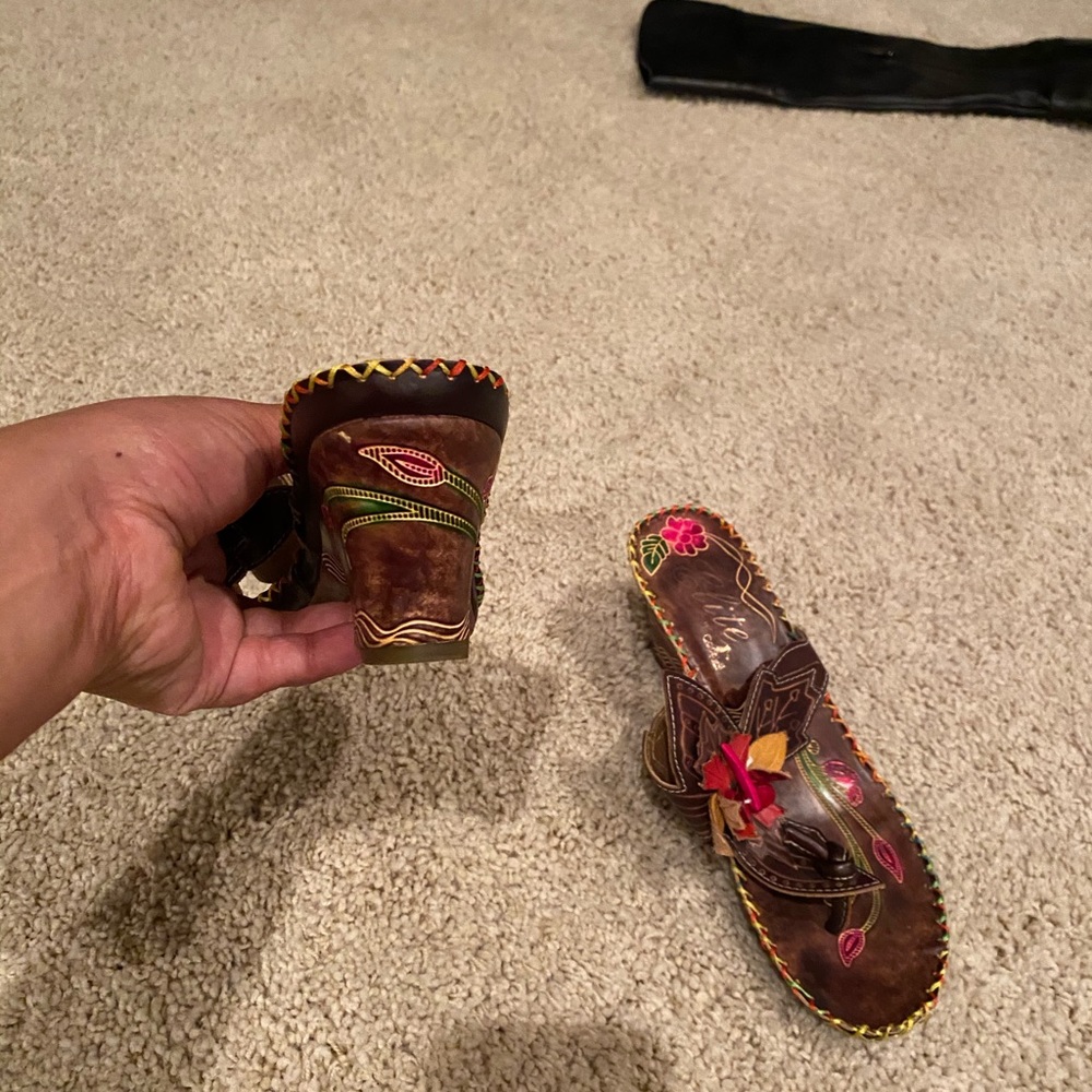 Sandals - Picture 4 of 5